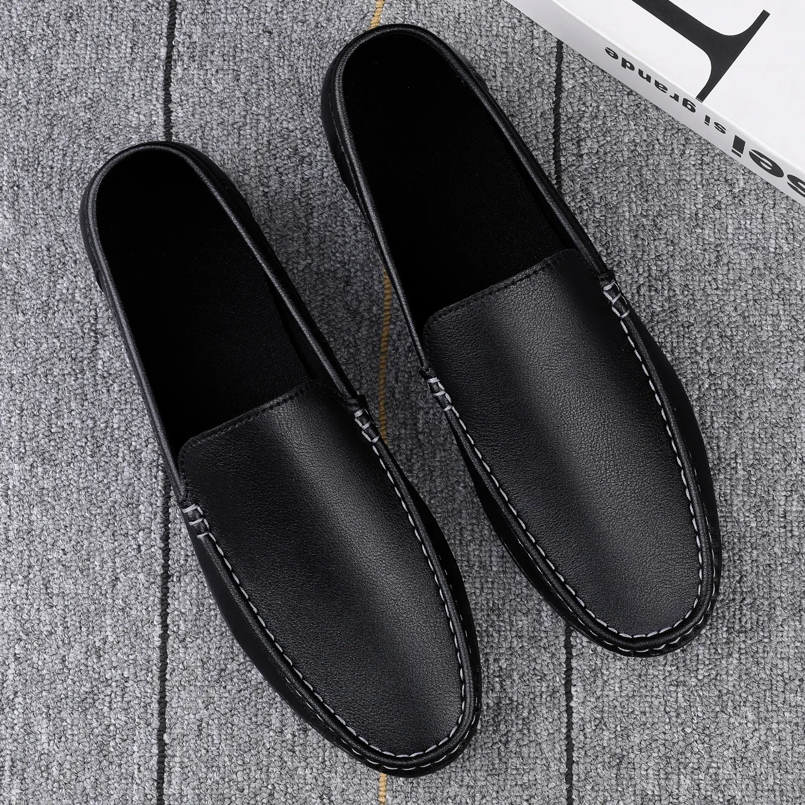 2022 Fashion Mens Shoes High Quality Brand Loafers Comfy Leather Boats Shoes White Men Summer Casual Shoes Mocassin Plus Size 47