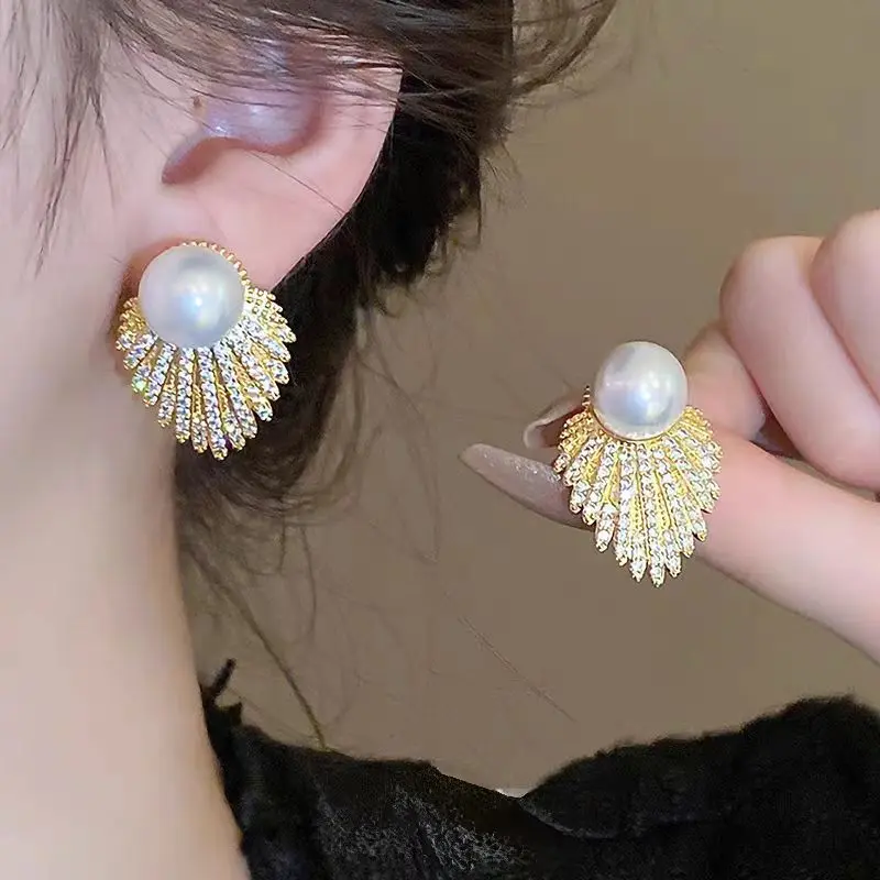 Fashion Rhinestones Sector Shape Stud Earrings for Women Golden Silver Color Imitation Pearl Earrings Geometry Party Jewelry