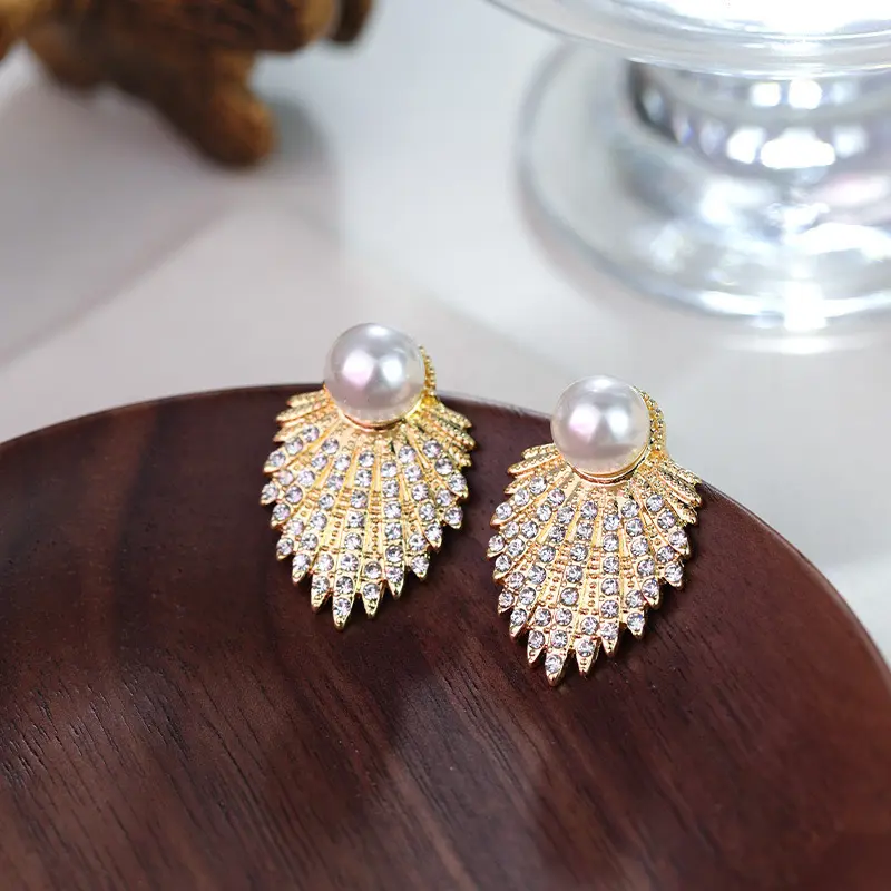Fashion Rhinestones Sector Shape Stud Earrings for Women Golden Silver Color Imitation Pearl Earrings Geometry Party Jewelry