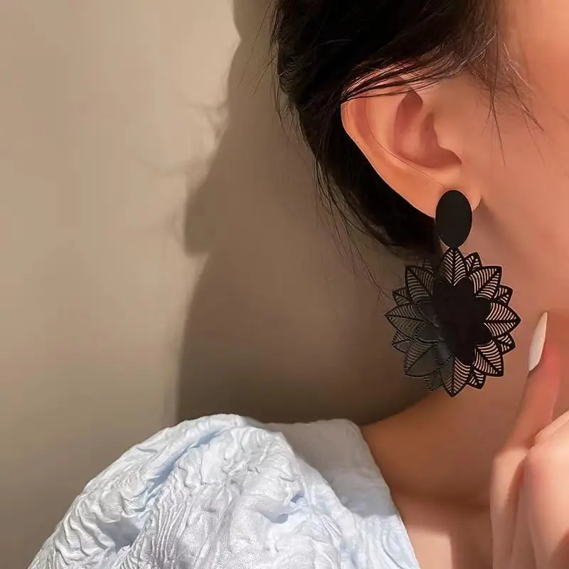 Korean Exaggerate Black Flower Drop Earrings for Women Party Gift Temperament Girls Dangle Earrings Statement Jewelry Brincos
