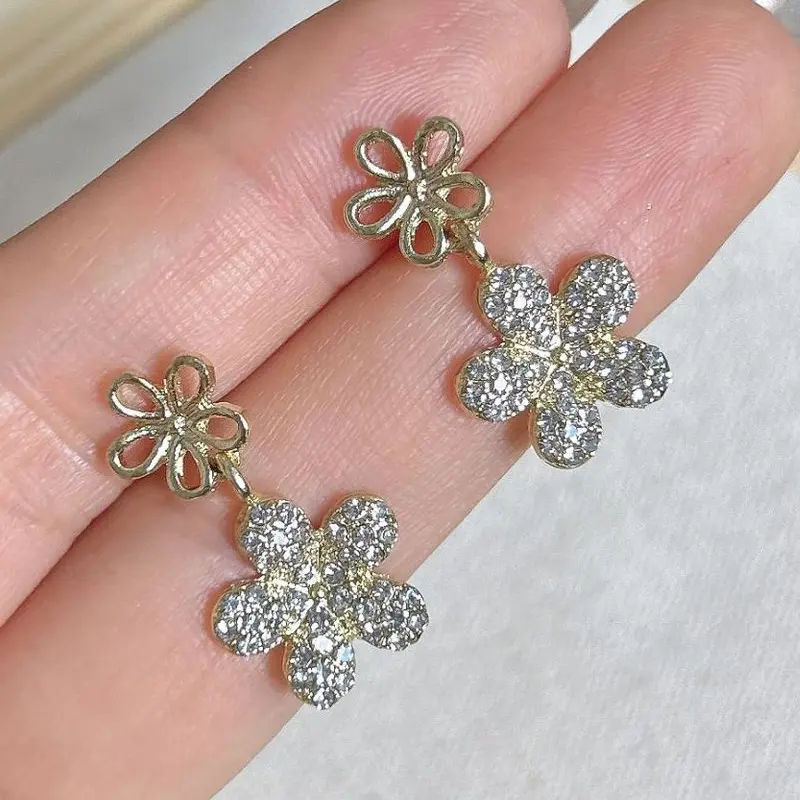 Double Layer Flower Drop Earrings for Women Fashion Rhinestones Hollow Out Metal Flowers Dangle Earrings Party Korean Jewelry