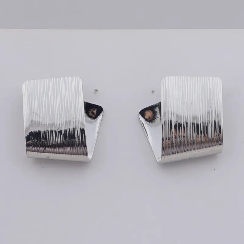 Trendy Fold Asymmetry Square Earrings for Women Golden Silver Color Zinc Alloy Geometry European Brief Drop Earrings Jewelry