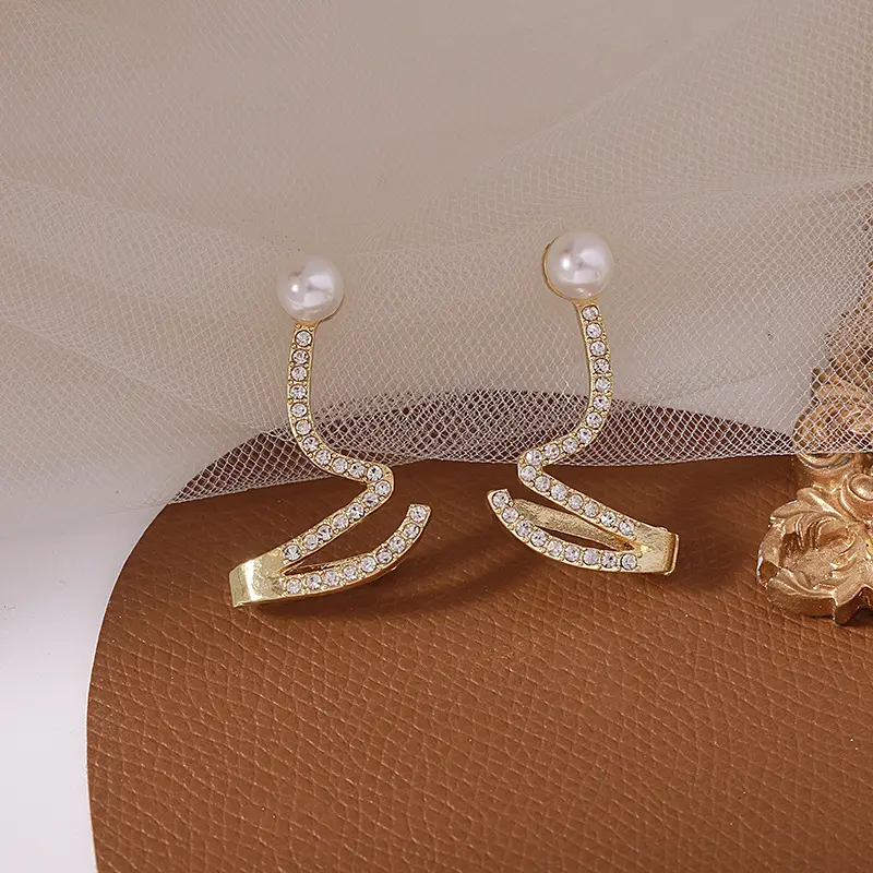 Unique Design Twist Snake Shape Dangle Earrings for Women Imitation Pearl Rhinestones Drop Earrings Irregular Geometry Jewelry