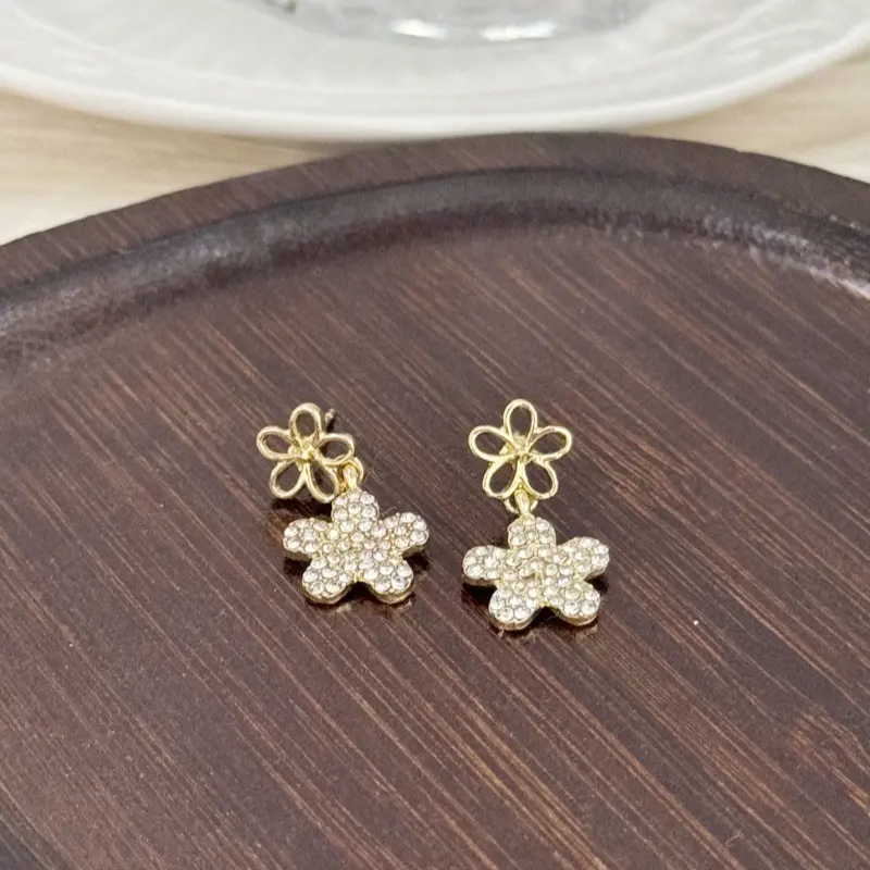 Double Layer Flower Drop Earrings for Women Fashion Rhinestones Hollow Out Metal Flowers Dangle Earrings Party Korean Jewelry