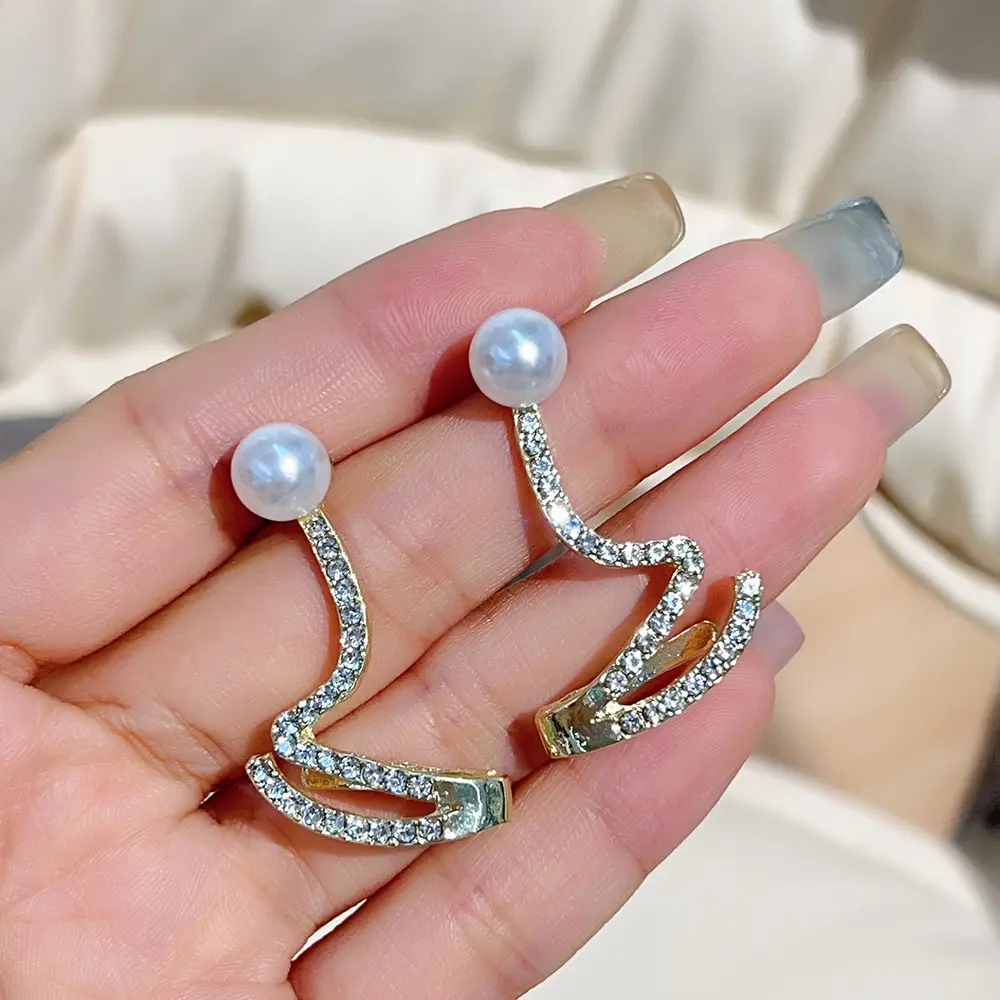 Unique Design Twist Snake Shape Dangle Earrings for Women Imitation Pearl Rhinestones Drop Earrings Irregular Geometry Jewelry