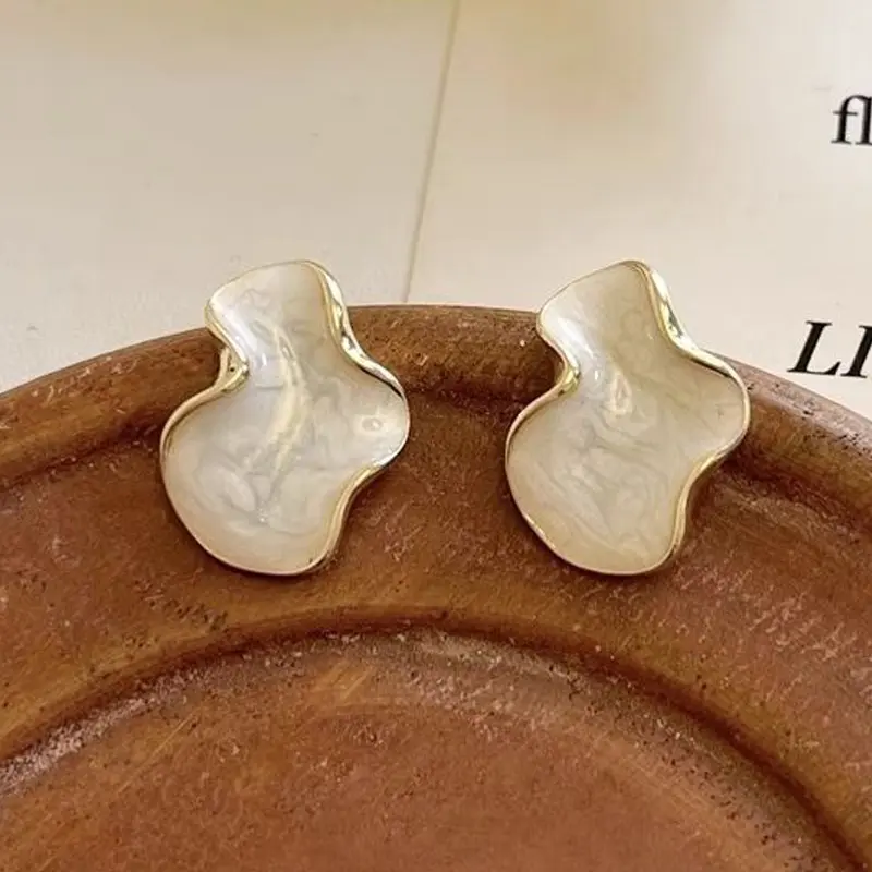 White Enamel Oil Irregular Cloud Stud Earrings for Women Trendy Twist Metal Geometry Simple Abstract Ear Jewelry Festival Gift