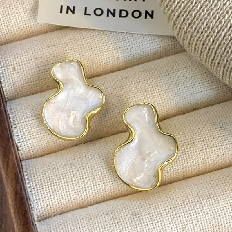 White Enamel Oil Irregular Cloud Stud Earrings for Women Trendy Twist Metal Geometry Simple Abstract Ear Jewelry Festival Gift