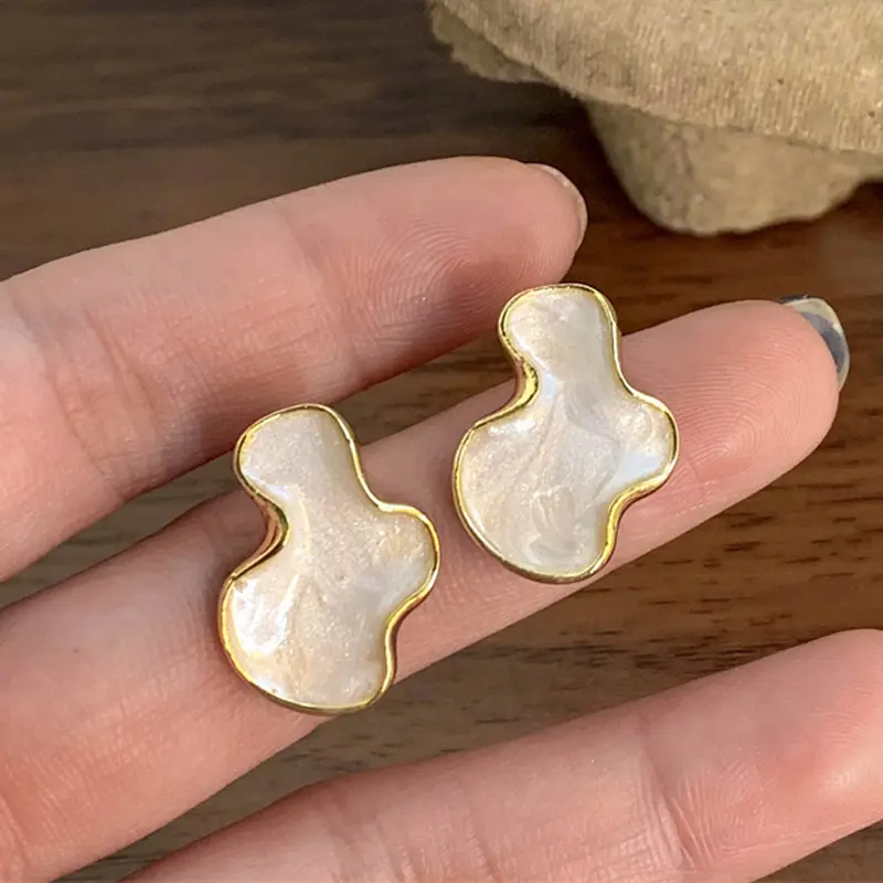 White Enamel Oil Irregular Cloud Stud Earrings for Women Trendy Twist Metal Geometry Simple Abstract Ear Jewelry Festival Gift