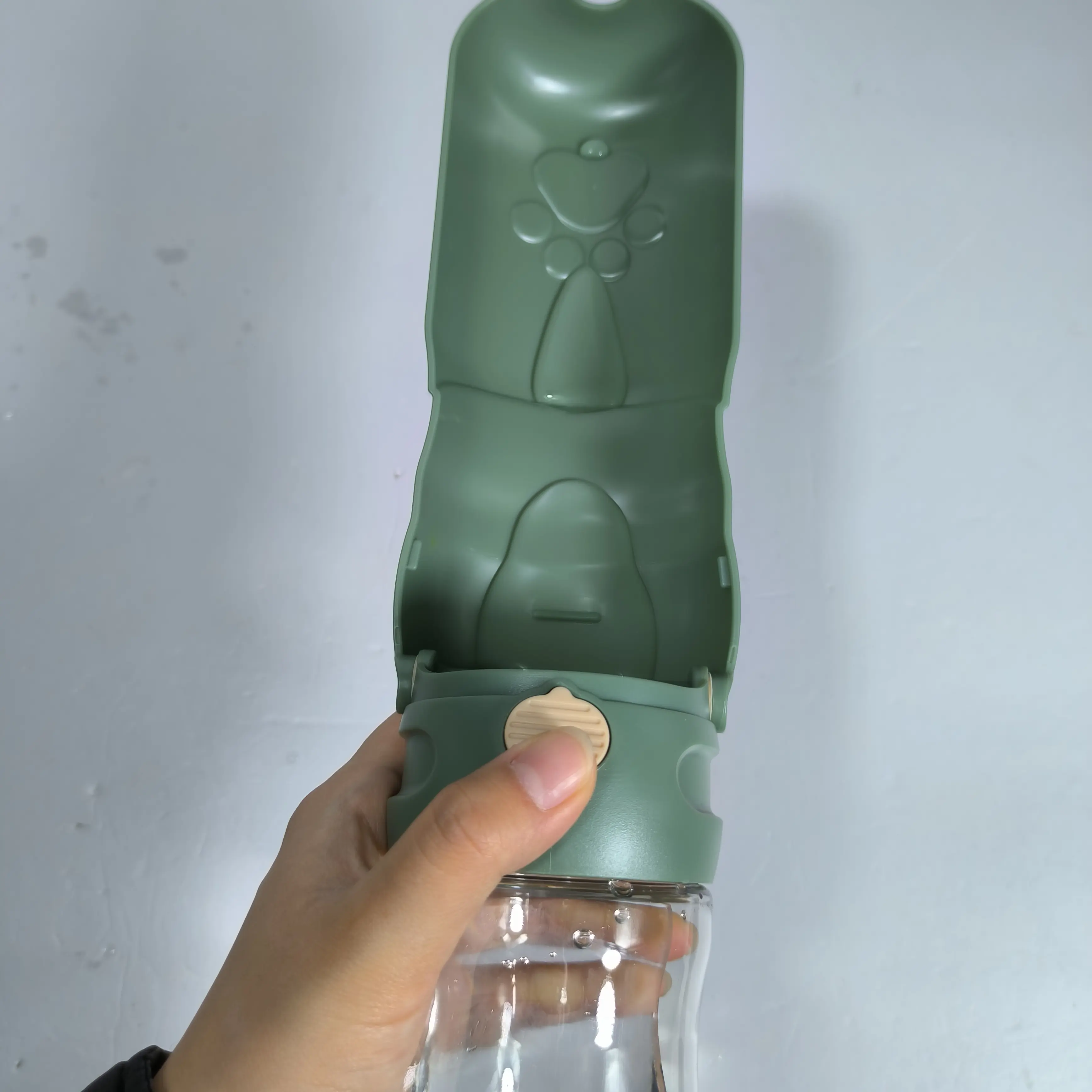 Portable Clamshell Pet Water Bottle Portable Cup Foldable Dog Water Bottle Going Out Drinking Cup