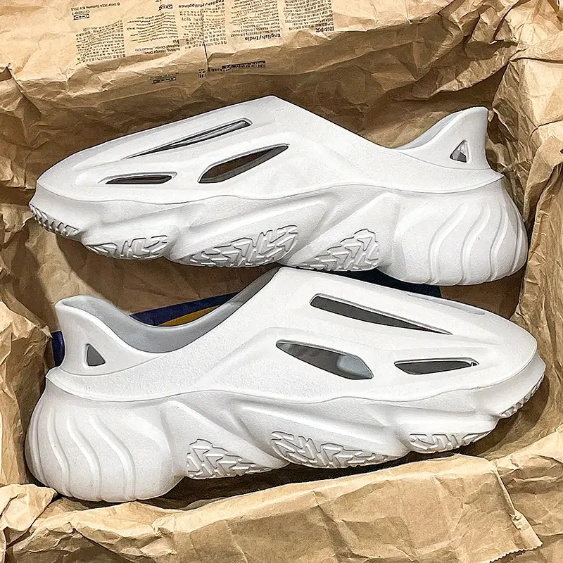 Men Trend New Summer Slippers EVA Soft Bottom Cloud Slides Light Beach Shoes Male Suitable Indoor and Outdoor