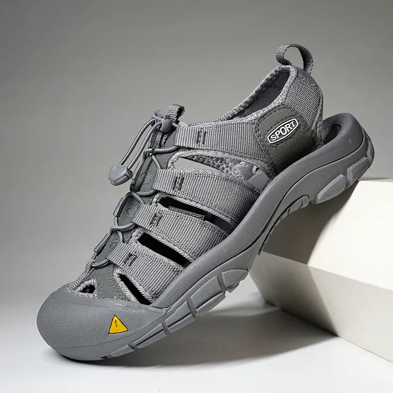 2025 Summer Men's Sandals Thick soled Baotou beach shoes Outdoor oversized casual Shoes Male lightweight hollow sandals Homme