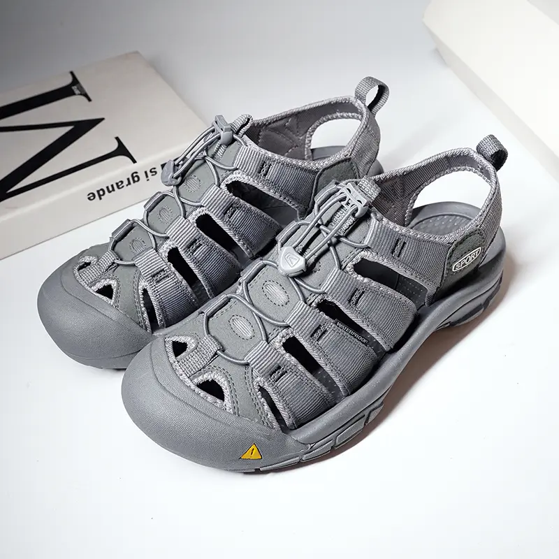 2025 Summer Men's Sandals Thick soled Baotou beach shoes Outdoor oversized casual Shoes Male lightweight hollow sandals Homme