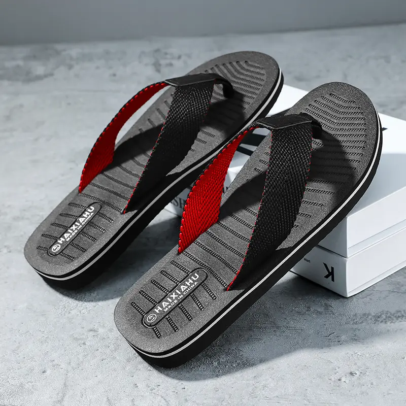 Men's new flip flops super comfortable and fashionable men's flip flops summer beach flip flops men's fashionable breathable cas