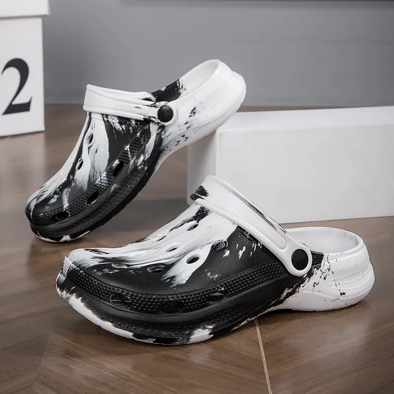 Summer Couple Clog Shoes Fashion Sandals Waterproof Slippers Men Shoes Outdoor Soft Sole Shoes Clogs EVA Beach Home Slipper