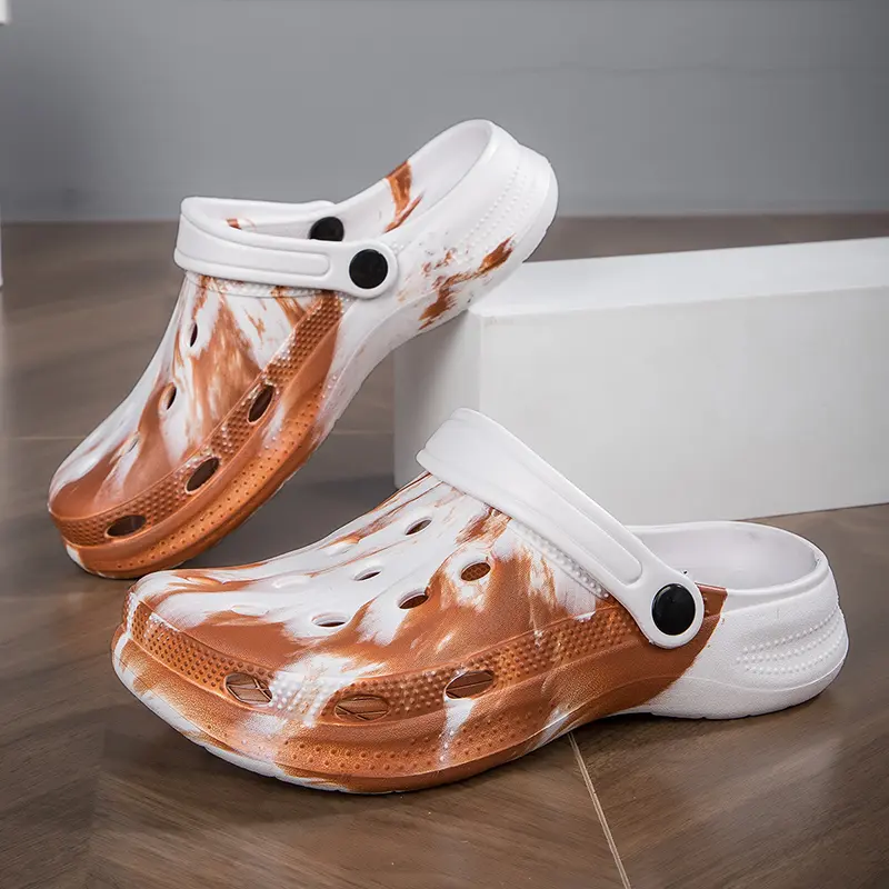 Summer Couple Clog Shoes Fashion Sandals Waterproof Slippers Men Shoes Outdoor Soft Sole Shoes Clogs EVA Beach Home Slipper