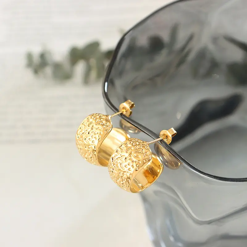  New Earrings Vintage Embossed Brass Earrings Cool Style C-shaped Simple And Versatile High-grade Earrings