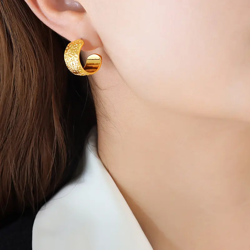  New Earrings Vintage Embossed Brass Earrings Cool Style C-shaped Simple And Versatile High-grade Earrings