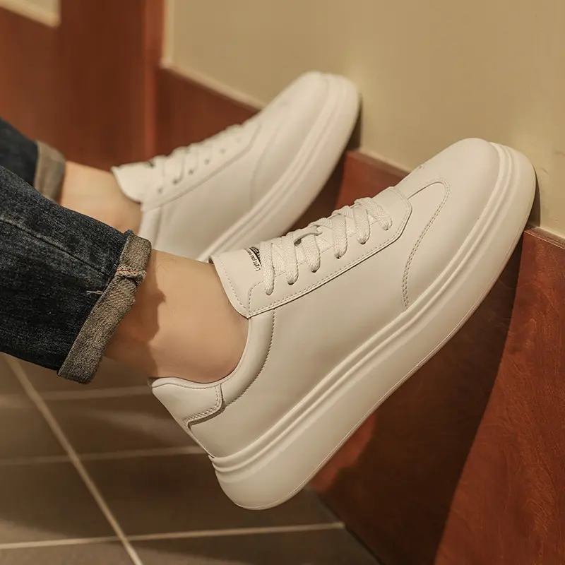 Outdoor Men Casual Shoes 2025 New Arrival Classic Mens Sneakers Lace-up Walking Shoes Leather Mens Comfortable Driving Flats