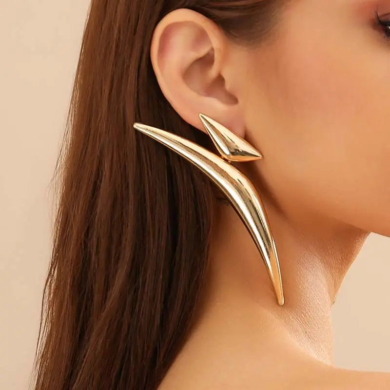 Exaggerated Metal Triangle Stud Earrings for Women Fashion Silver Color Geometric Bend Pointed Earring Party Jewelry Accessories