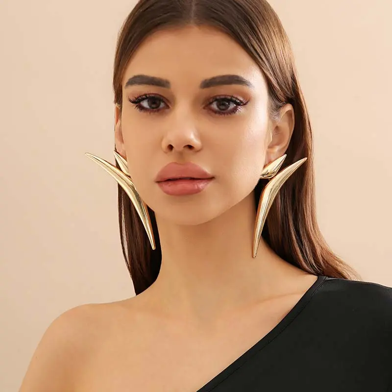 Exaggerated Metal Triangle Stud Earrings for Women Fashion Silver Color Geometric Bend Pointed Earring Party Jewelry Accessories