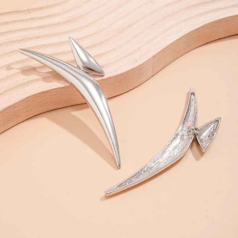 Exaggerated Metal Triangle Stud Earrings for Women Fashion Silver Color Geometric Bend Pointed Earring Party Jewelry Accessories