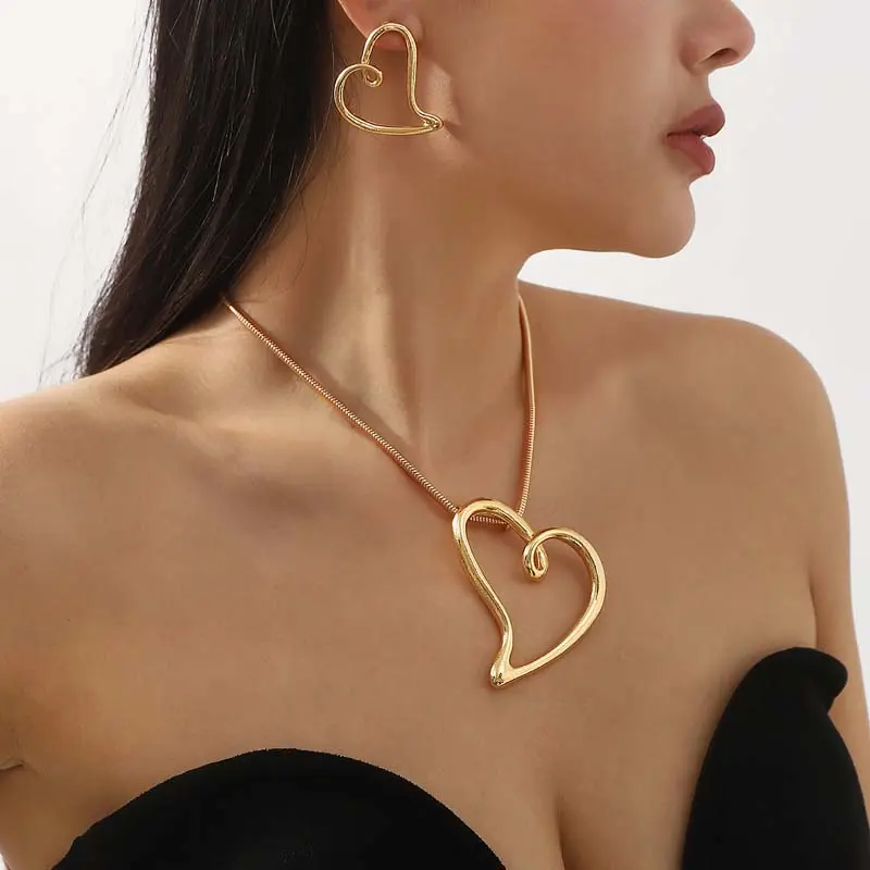 Simple Metal Hollow Heart Pendant Necklaces Earrings for Women Fashion Large Love Personality Choker Necklaces Jewelry Set Gifts