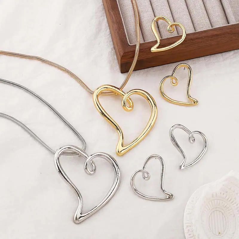 Simple Metal Hollow Heart Pendant Necklaces Earrings for Women Fashion Large Love Personality Choker Necklaces Jewelry Set Gifts
