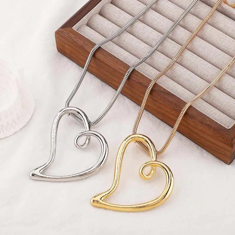 Simple Metal Hollow Heart Pendant Necklaces Earrings for Women Fashion Large Love Personality Choker Necklaces Jewelry Set Gifts