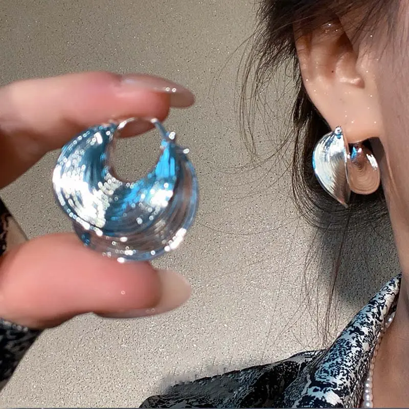 Fashion Metal Irregular Striped Ear Buckle Earrings for Women Creative Gold Color Geometric Fan Shaped Earrings Jewelry Gifts