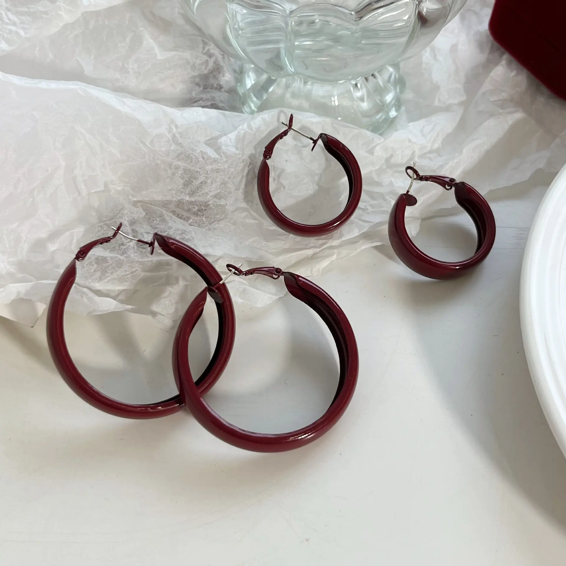 New Light Retro Collar Red Wide Earrings Women High End Style Exaggerated Temperament Versatile Earrings Autumn Winter Commuting