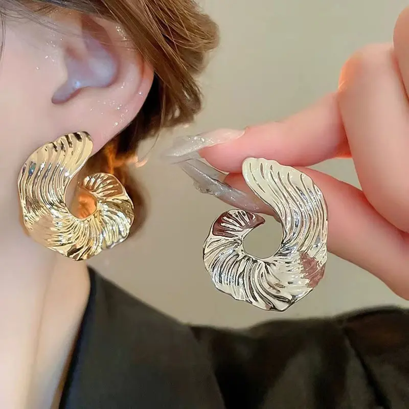 New European American Exaggerated Earrings Pleated Texture Earrings Female Niche Abstract Design High-End Geometric Sense