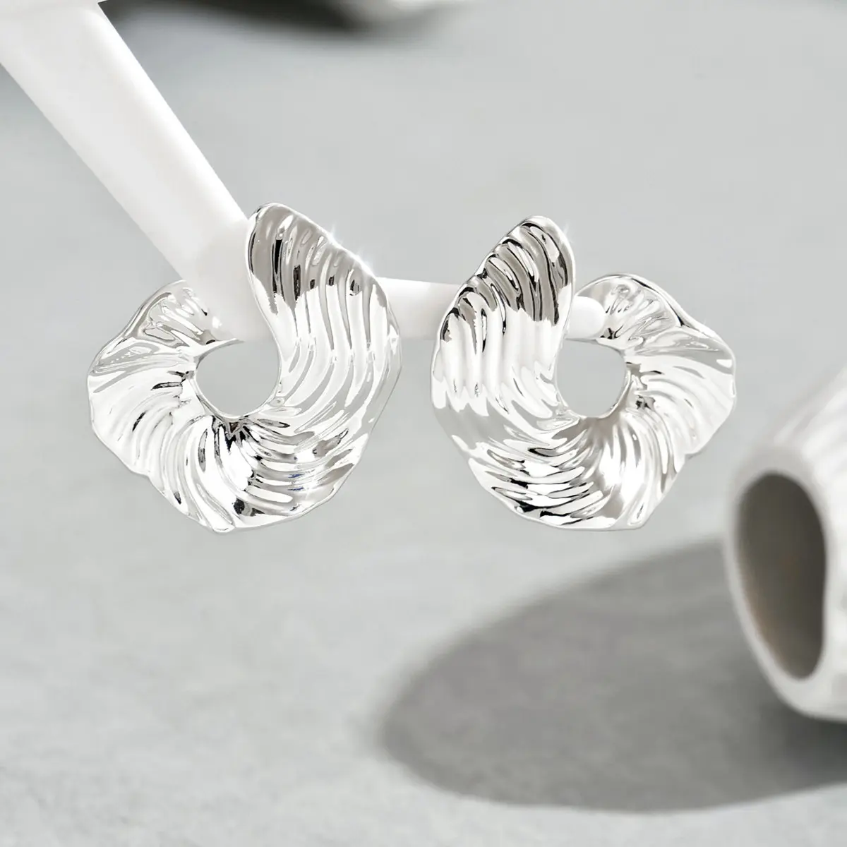 New European American Exaggerated Earrings Pleated Texture Earrings Female Niche Abstract Design High-End Geometric Sense