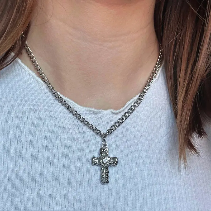 Y2K Gothic Heart Zircon Cross Necklace Black Crystal Punk New Love Cross Chain Pendant Necklace for Woman Daily Wear Jewelry