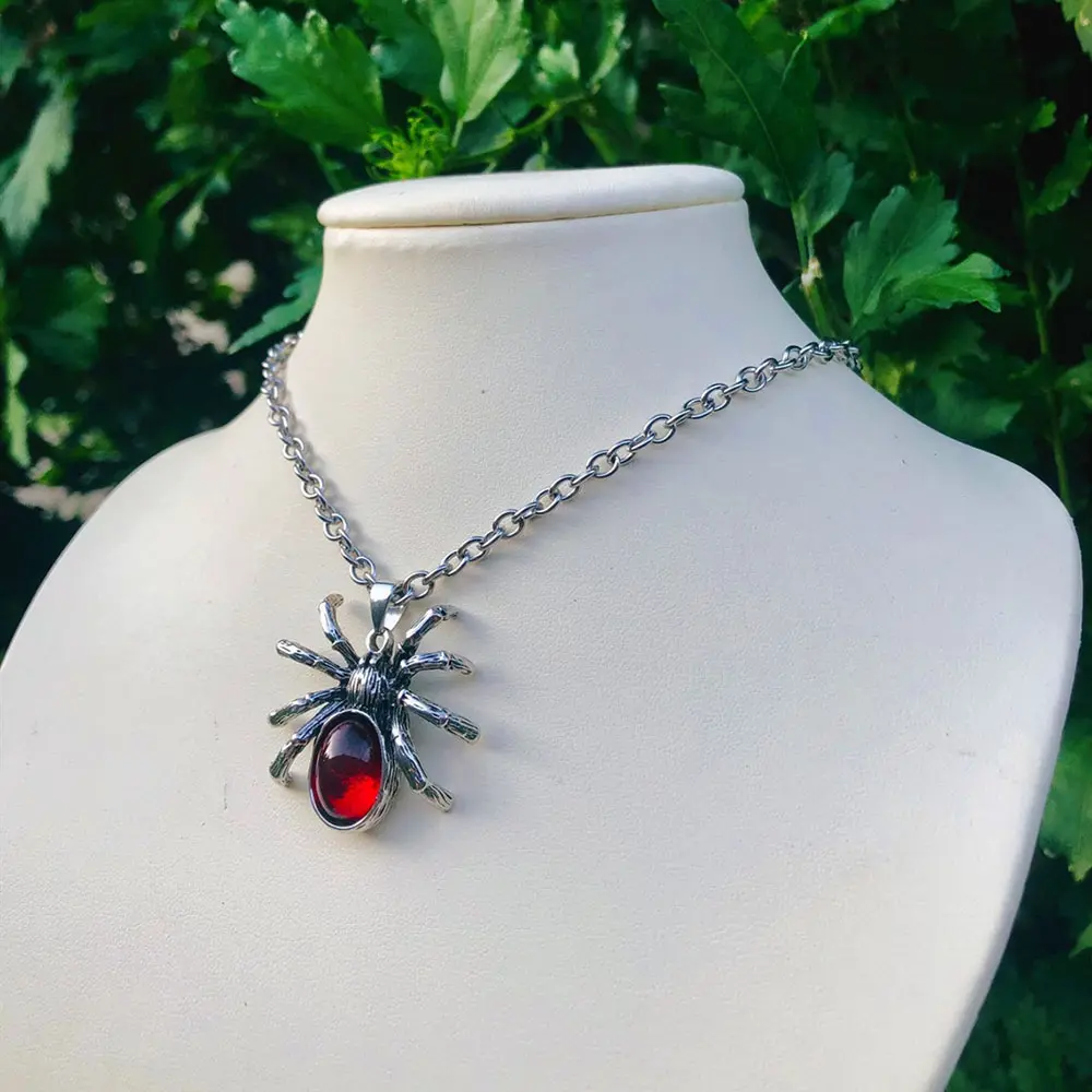 Gothic Black Spider Pendant Necklace for Women Dark Red Black Crystal Vintage Personality Choker Accessories Fashion Jewelry