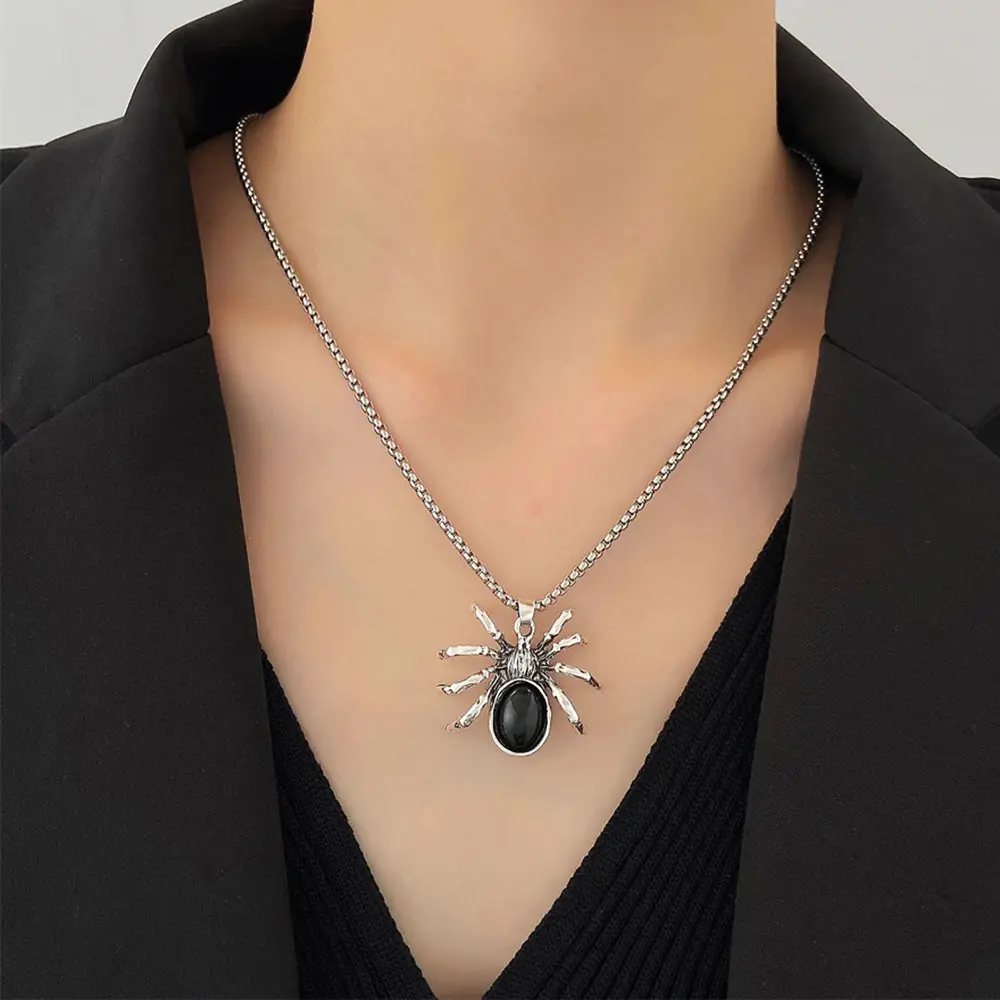 Gothic Black Spider Pendant Necklace for Women Dark Red Black Crystal Vintage Personality Choker Accessories Fashion Jewelry