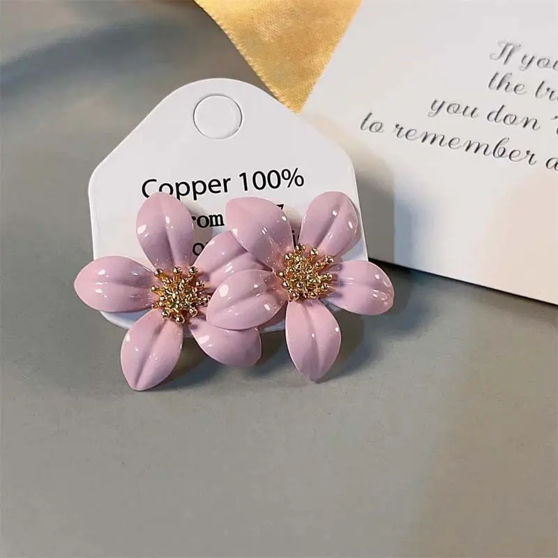Elegant White Dripping Oil Flower Stud Earrings for Women Exquisite Metal Geometric Temperament Earrings Wedding Jewelry Gifts