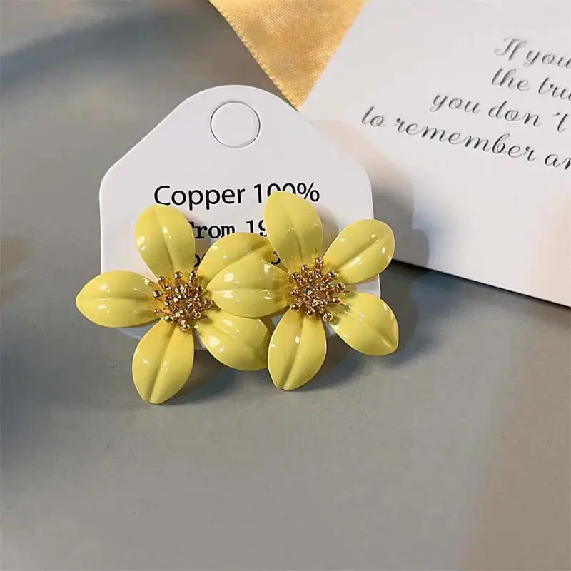 Elegant White Dripping Oil Flower Stud Earrings for Women Exquisite Metal Geometric Temperament Earrings Wedding Jewelry Gifts