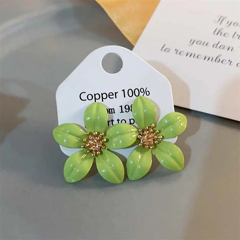 Elegant White Dripping Oil Flower Stud Earrings for Women Exquisite Metal Geometric Temperament Earrings Wedding Jewelry Gifts