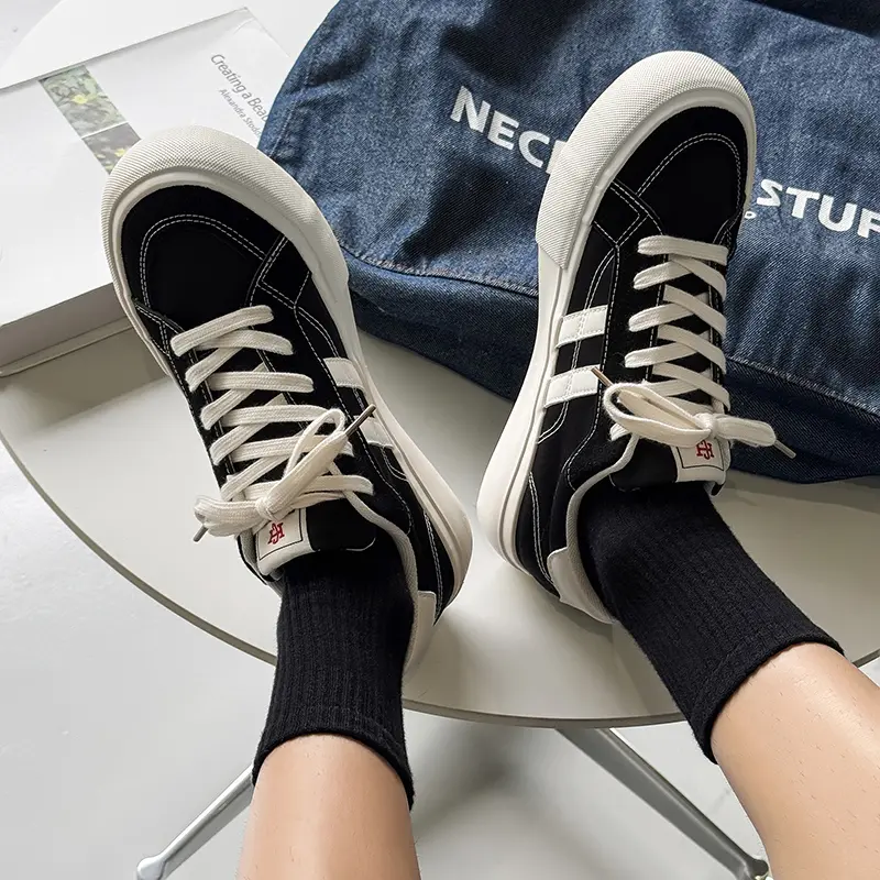 Men's Spring Canvas Shoes New Breathable Lace Up Casual Men's Versatile Flat Bottomed Cloth Shoes Anti Skateboard Shoes Tenis
