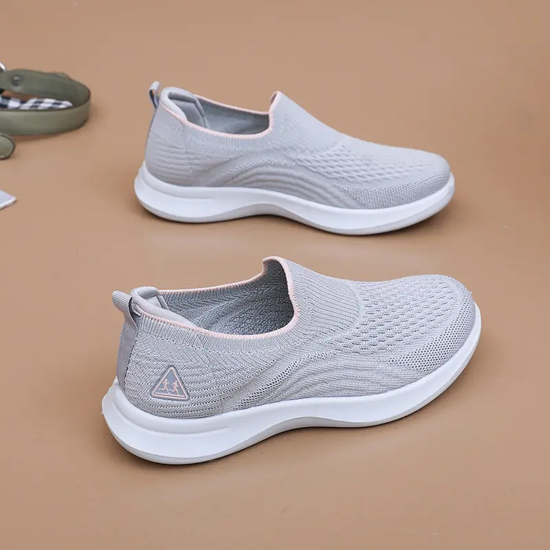 Womens Shoes Spring and Autumn New Men Style Casual Walking Shoes Slip on Soft Sole Mom Shoes Fashionable Sports Shoes