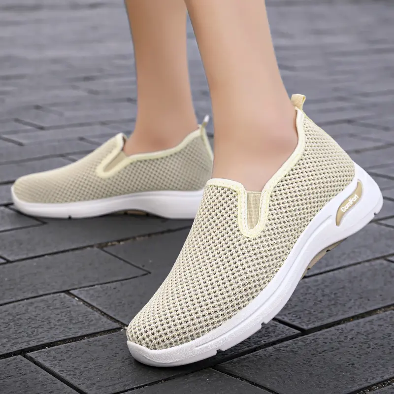 Summer Women's Soft-soled Mother's Shoes, One-foot Wear with Perforated Mesh, Breathable, Casual and Comfortable Single Shoes