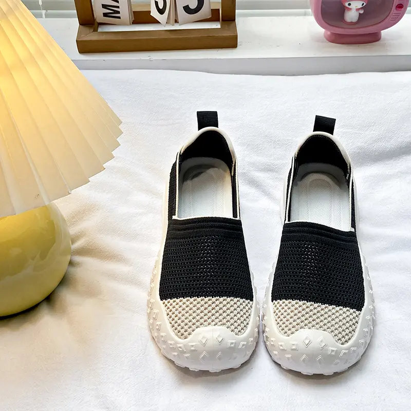 Women 2025 Summer Flat Shoes Lightweight Comfortable Casual Breathable Mesh Fashionable Slip on Mesh Sports Shoes Anti Slip