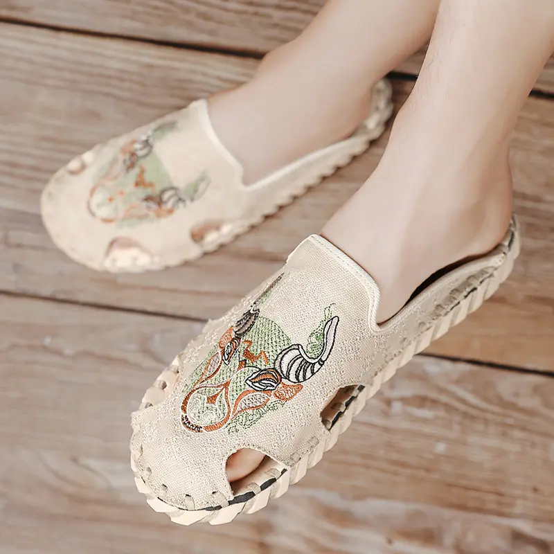 Men Canvas Embroidered Close Toe Slippers Handmade Mens Embroidery Summer Flat Shoes Comfortable Denim Shoes for Man
