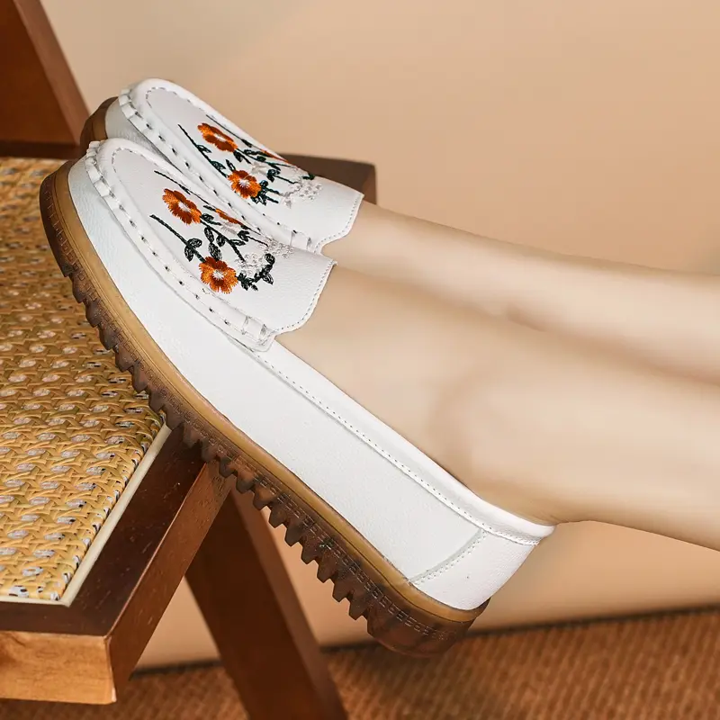 Large 42 Embroidered Soft Bottom New Leather Single Shoes Women Sports Casual Flat Soles Comfortable Lace-up Women All Fashion