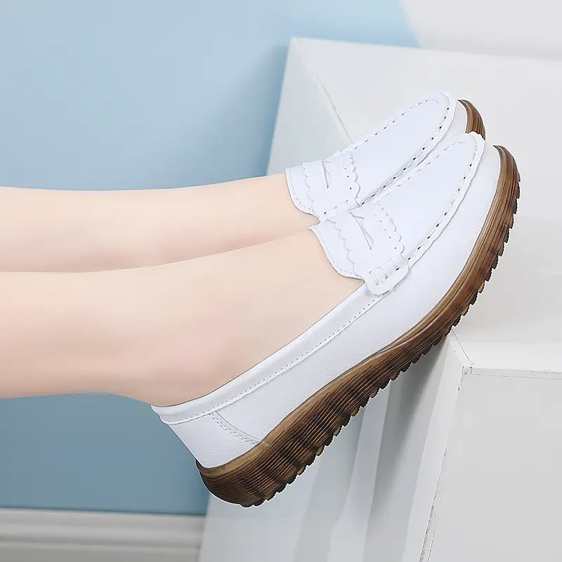 Leather Single Shoes Casual Mother Shallow Mouth Loafers Korean Version Soft Soled Round Head Set Foot Picture Doudou Shoes