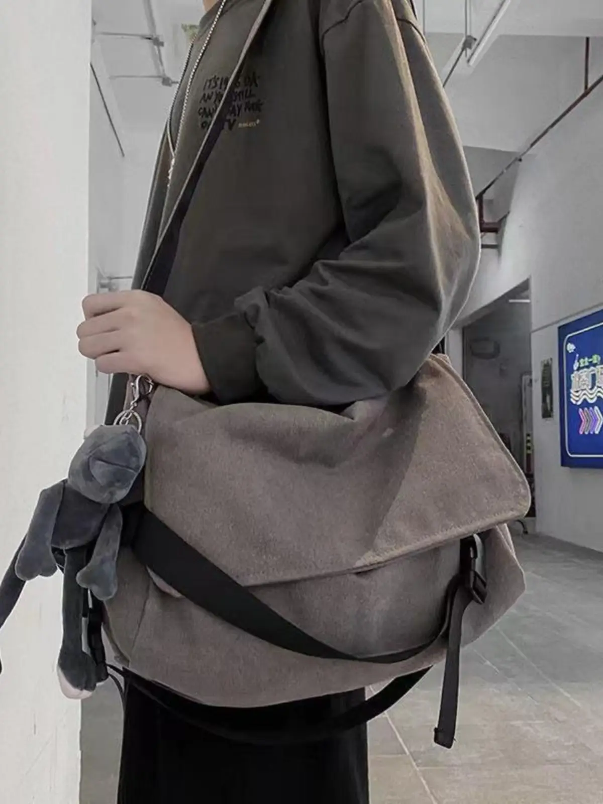 Casual Canvas Crossbody Bag for Men Single oulder Bag Travel Class Student Cloth Outdoors Street Trend  Color Pure Scene