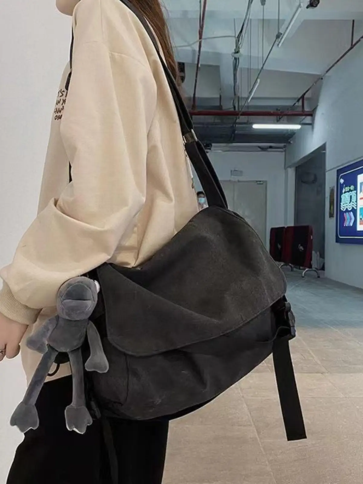 Casual Canvas Crossbody Bag for Men Single oulder Bag Travel Class Student Cloth Outdoors Street Trend  Color Pure Scene