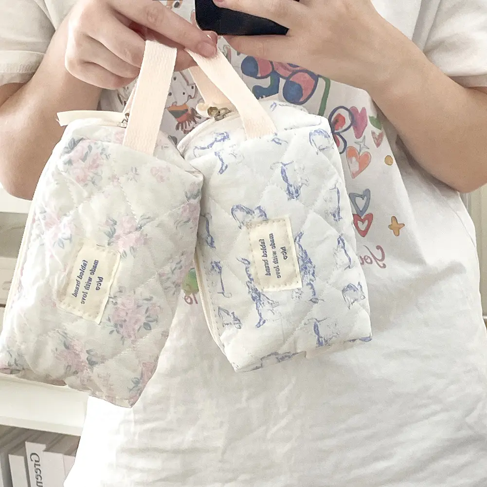 Women Portable Cosmetic Storage Bag Large Capacity Floral Quilted Checkered Makeup Bag Toiletry Zipper Storage Pouch Lightweight