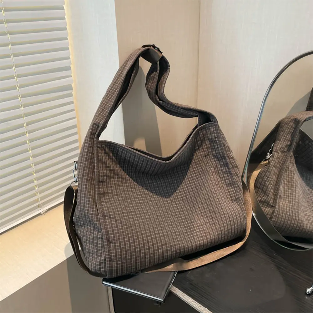 Women Stylish Crossbody Bag Large Capacity Casual Messenger Bag Adjustable Strap Simple Satchel Bag Zipper Closure Chic Hobo Bag