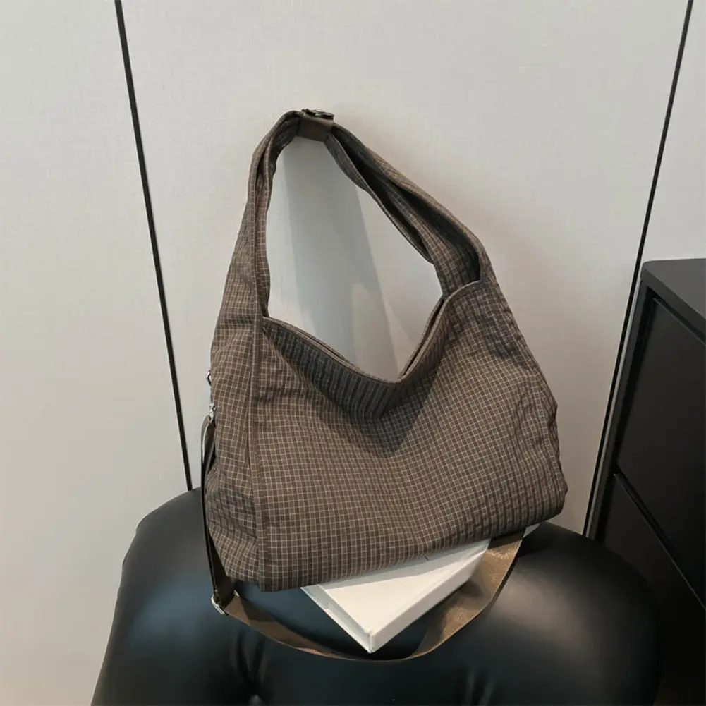 Women Stylish Crossbody Bag Large Capacity Casual Messenger Bag Adjustable Strap Simple Satchel Bag Zipper Closure Chic Hobo Bag